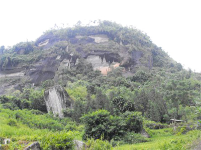 Núi[-]Phai[-]Chỉ[-]mang[-]nhiều[-]câu[-]chuyện[-]ly[-]kỳ,[-]huyền[-]bí[-]về[-]những[-]nàng[-]tiên[-]giáng[-]trần.