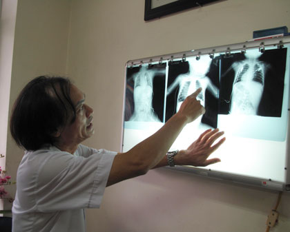 Cứu[-]sống[-]bé[-]1[-]tuổi[-]tím[-]đen,[-]hôn[-]mê[-]vì[-]hóc[-]thạch