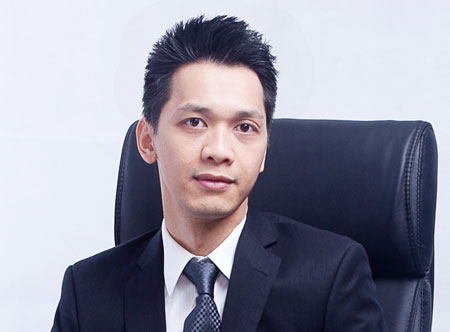 Ông[-]Trần[-]Hùng[-]Huy[-]là con[-]trai[-]ông[-]Trần[-]Mộng[-]Hùng[-]-[-]người[-]đồng[-]sáng[-]lập[-]ACB