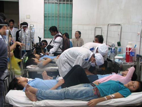 Công[-]nhân[-]ngất[-]xỉu[-]hàng[-]loạt:[-]Vì[-]đâu?,[-]Tin[-]tức[-]trong[-]ngày,[-]cong[-]nhan,[-]cuoc[-]song[-]cong[-]nhan,[-]luong[-]cong[-]nhan,[-]com[-]cong[-]nhan,[-]cong[-]nhan[-]khu[-]cong[-]nghiep,[-]cong[-]nhan[-]khu[-]che[-]xuat,[-]khu[-]cong[-]nghiep,[-]tuyen[-]lao[-]dong,[-]cong[-]nhan[-]tang[-]ca,[-]bao,[-]tin[-]hay,[-]tin[-]hot,[-]tin[-]tuc,[-]vn