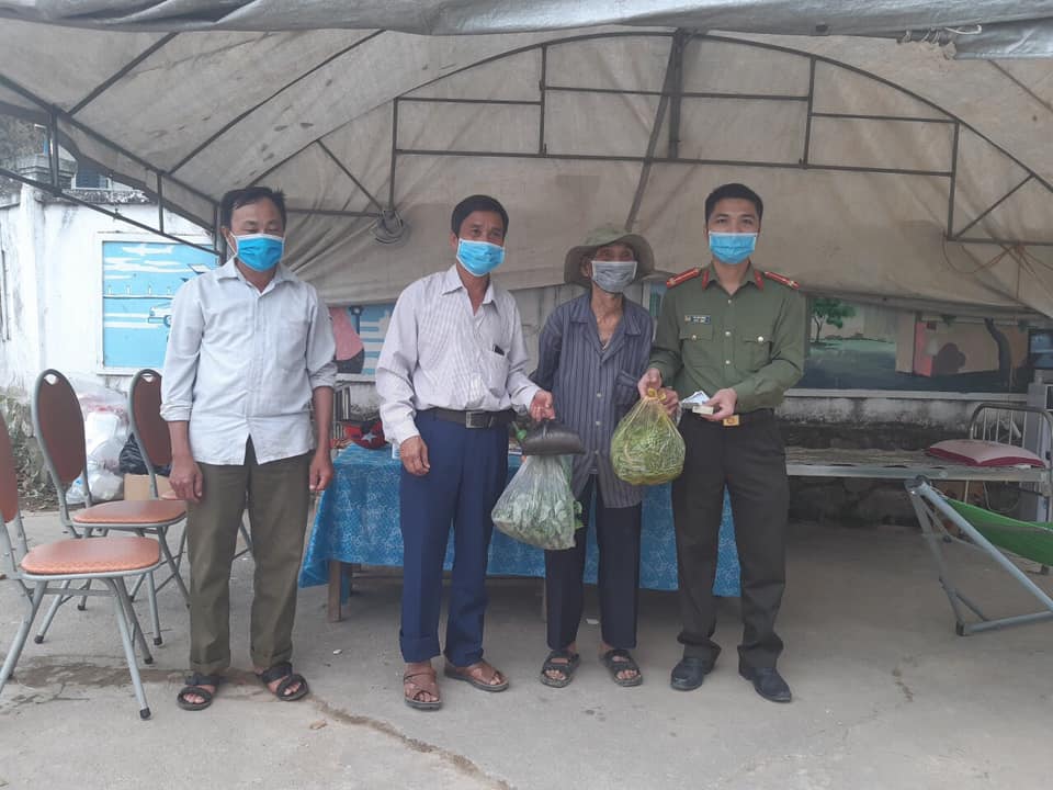 Những[-]tấm[-]lòng[-]vàng[-]giữa[-]mùa[-]Covid-19