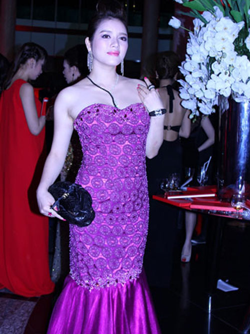 Mỹ[-]nhân[-]-[-]Đồ[-]hiệu:[-]Cuộc[-]tình[-]cân[-]xứng?,[-]Thời[-]trang,[-]de[-]nhat[-]my[-]nhan[-]hang[-]hieu,[-]sao[-]viet[-]khoe[-]hang[-]hieu,[-]sao[-]viet[-]dung[-]hang[-]hieu,[-]ly[-]nha[-]ky,[-]ngoc[-]trinh,[-]thanh[-]hang,[-]mai[-]phuong[-]thuy,[-]thoi[-]trang[-]hang[-]hieu,[-]nguoi[-]dep[-]viet,[-]tin[-]tuc[-]thoi[-]trang