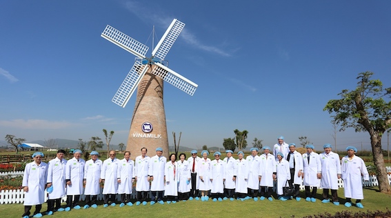 Vinamilk[-]khánh[-]thành[-]trang[-]trại[-]bò[-]sữa[-]Organic[-]tiêu[-]chuẩn[-]châu[-]Âu[-]đầu[-]tiên[-]tại[-]Việt[-]Nam