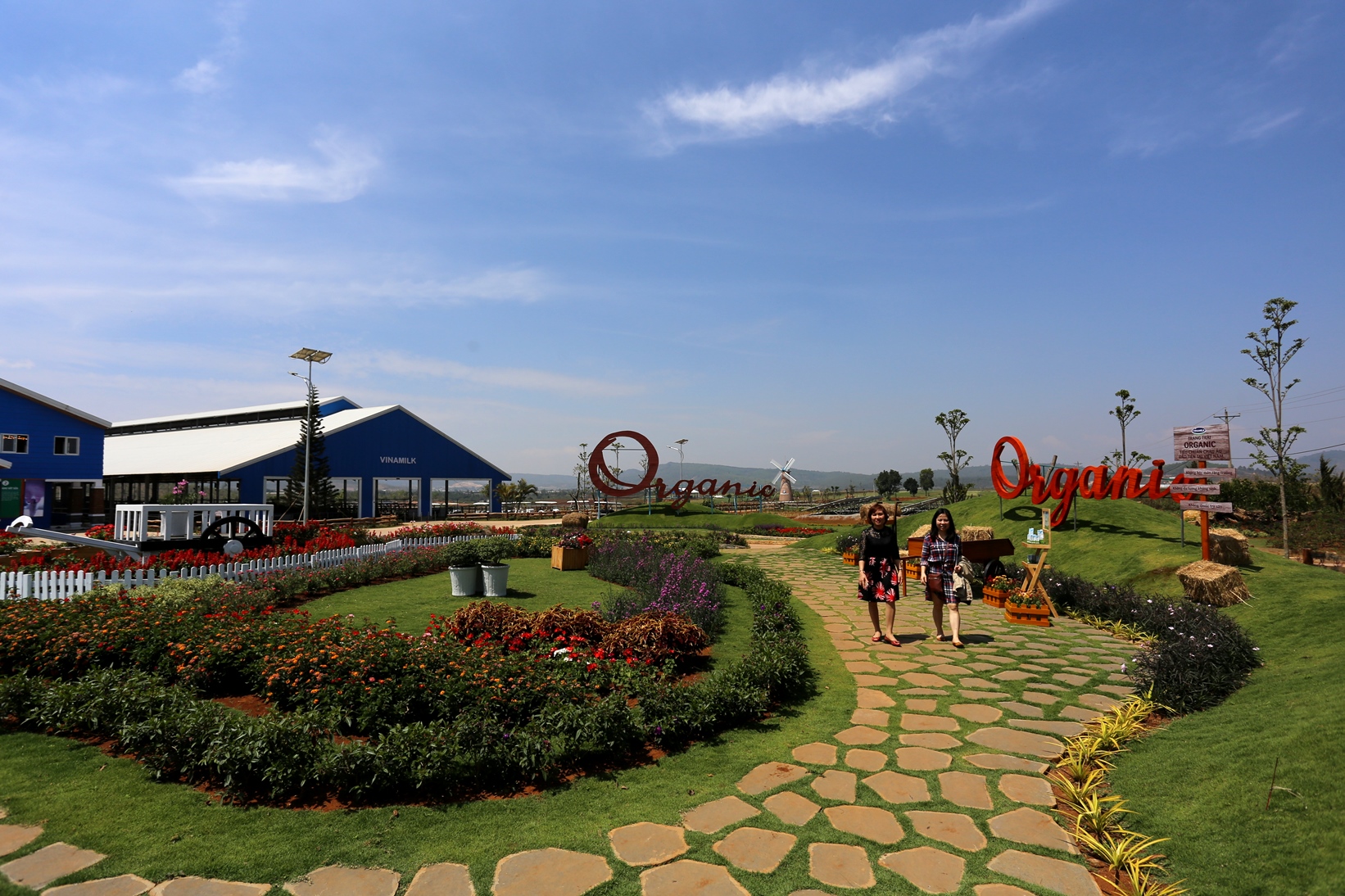 Vinamilk[-]khánh[-]thành[-]trang[-]trại[-]bò[-]sữa[-]Organic[-]tiêu[-]chuẩn[-]châu[-]Âu[-]đầu[-]tiên[-]tại[-]Việt[-]Nam