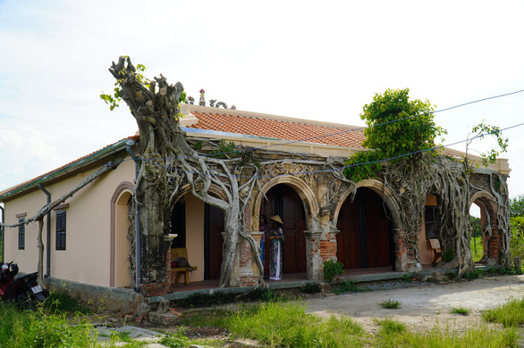 Tr&ugrave;ng[-]tu[-]ng&ocirc;i[-]đ&igrave;nh[-]hơn[-]100[-]tuổi,[-]giữ[-]nguy&ecirc;n[-]hai[-]c&acirc;y[-]bồ[-]đề[-]độc[-]đ&aacute;o[-]tr&ecirc;n[-]n&oacute;c