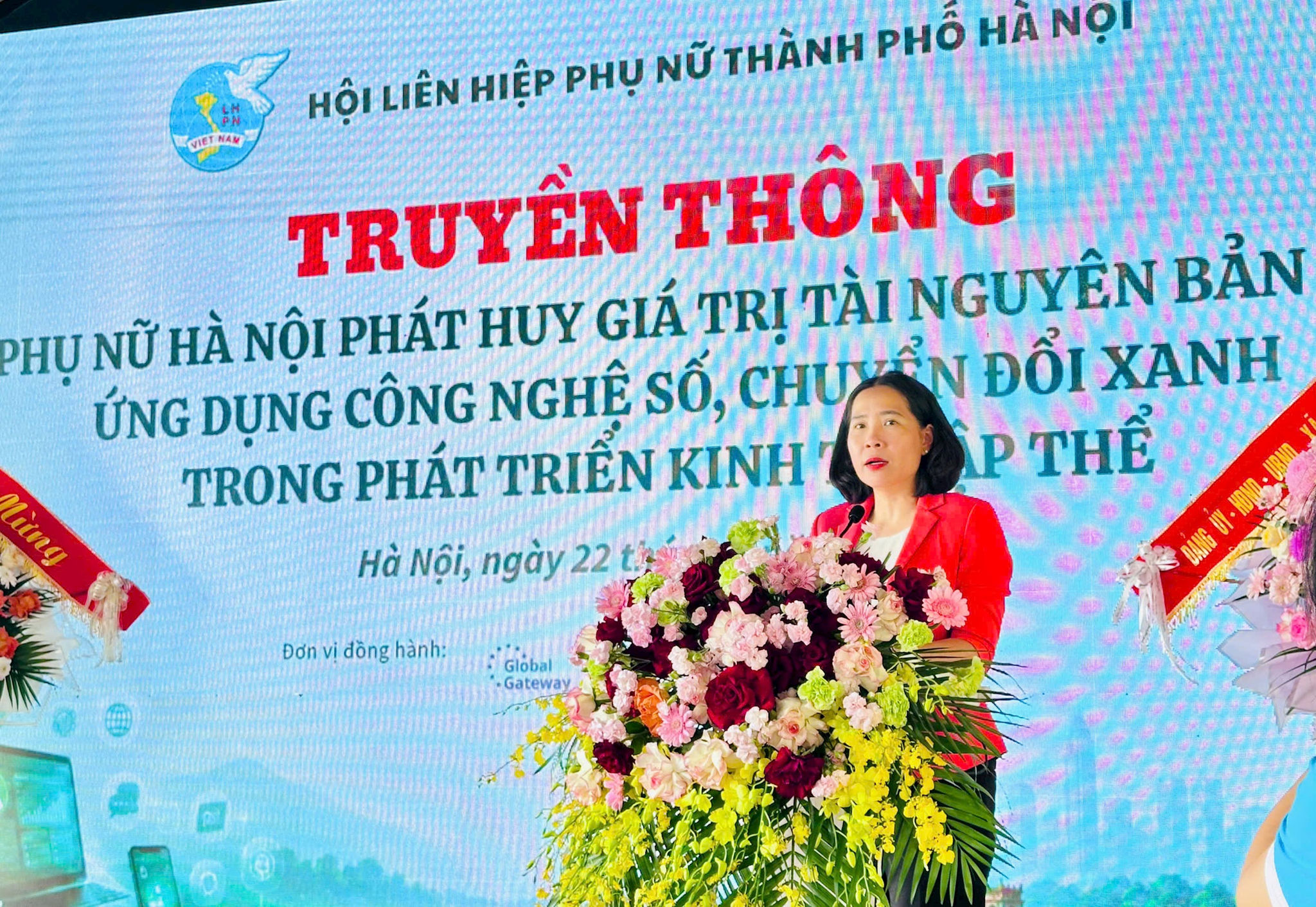 Ph&oacute;[-]Chủ[-]tịch[-]Ủy[-]ban[-]MTTQ[-]Việt[-]Nam[-]th&agrave;nh[-]phố,[-]Chủ[-]tịch[-]Hội[-]LHPN[-]th&agrave;nh[-]phố[-]H&agrave;[-]Nội[-]L&ecirc;[-]Kim[-]Anh[-]ph&aacute;t[-]biểu.[-]Ảnh:[-]Bảo[-]L&acirc;m