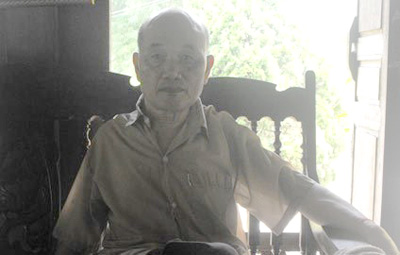 Già[-]làng[-]Nguyễn[-]Đình[-]Lư[-]kể[-]chuyện[-]hồ[-]tiên. 