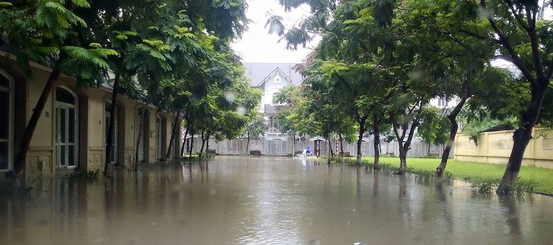 Muốn[-]vào[-]“làng”[-]biệt[-]thự[-]phải...[-]chèo[-]thuyền
