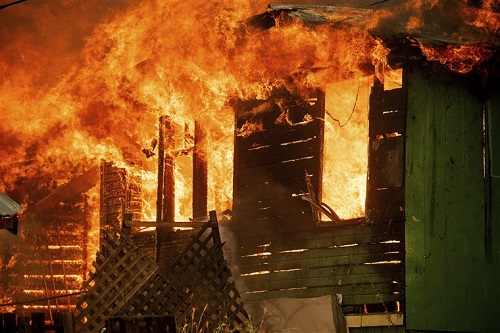 &lsquo;B&atilde;o[-]lửa'[-]c&agrave;n[-]qu&eacute;t[-]California