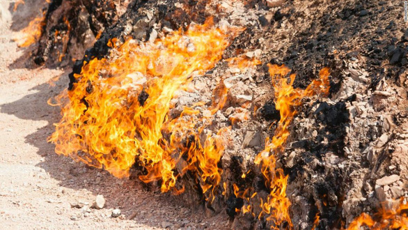 Kh&aacute;m[-]ph&aacute;[-]những[-]ngọn[-]lửa[-]bất[-]diệt[-]ở[-]Azerbaijan