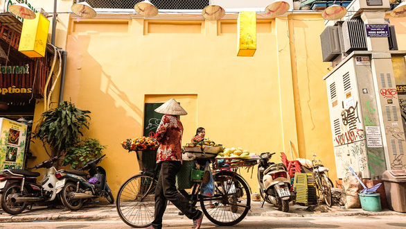 Giới[-]trẻ[-]thích[-]thú[-]với[-]phố[-]nón[-]Đào[-]Duy[-]Từ