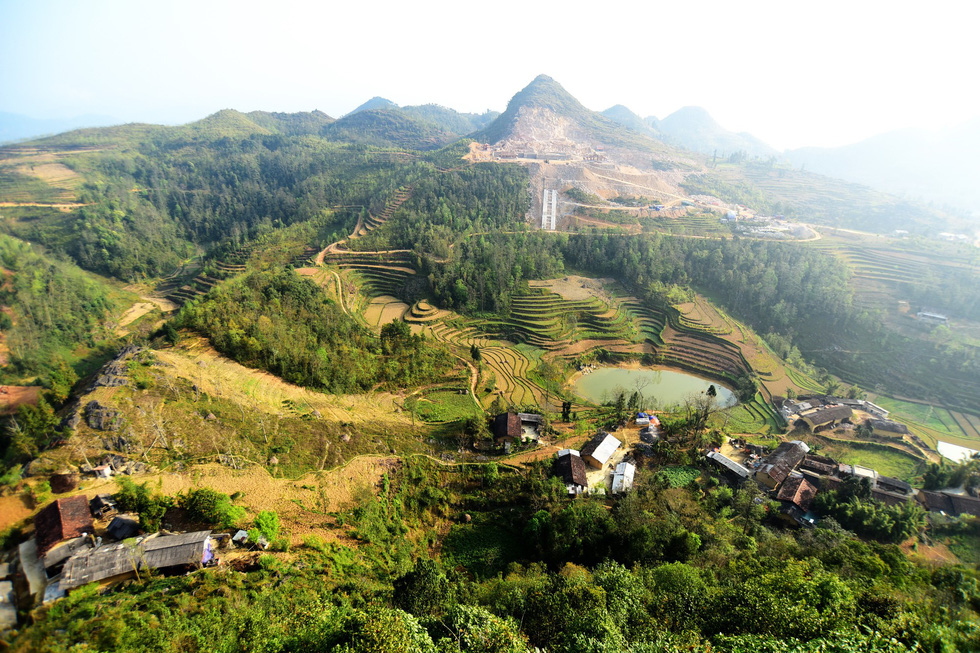 Phá[-]núi[-]xây[-]khu[-]du[-]lịch[-]tâm[-]linh[-]nơi[-]cột[-]cờ[-]Lũng[-]Cú