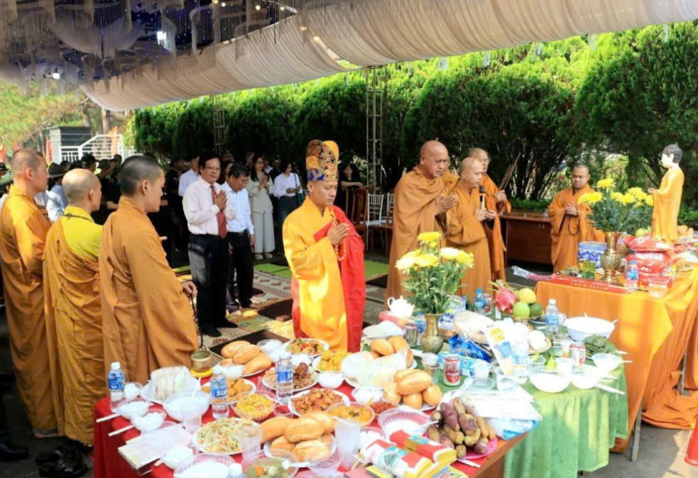 Th&agrave;nh[-]k&iacute;nh[-]tổ[-]chức[-]lễ[-]tưởng[-]niệm,[-]tri[-]&acirc;n[-]c&aacute;c[-]anh[-]h&ugrave;ng[-]liệt[-]sĩ[-]tại[-]Gia[-]Lai