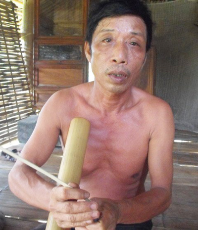 Thợ[-]săn[-]Hoàng[-]Văn[-]Đề[-]từng[-]phát[-]ốm[-]vì[-]kho[-]báu[-]núi[-]tiên.