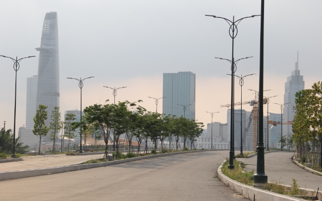 Đại[-]Quang[-]Minh[-]làm[-]4[-]tuyến[-]đường[-]"dát[-]vàng",[-]đổi[-]lấy[-]79ha[-]"đất[-]kim[-]cương"