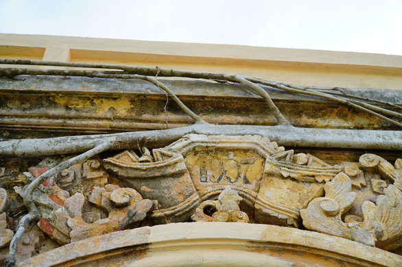 Tr&ugrave;ng[-]tu[-]ng&ocirc;i[-]đ&igrave;nh[-]hơn[-]100[-]tuổi,[-]giữ[-]nguy&ecirc;n[-]hai[-]c&acirc;y[-]bồ[-]đề[-]độc[-]đ&aacute;o[-]tr&ecirc;n[-]n&oacute;c