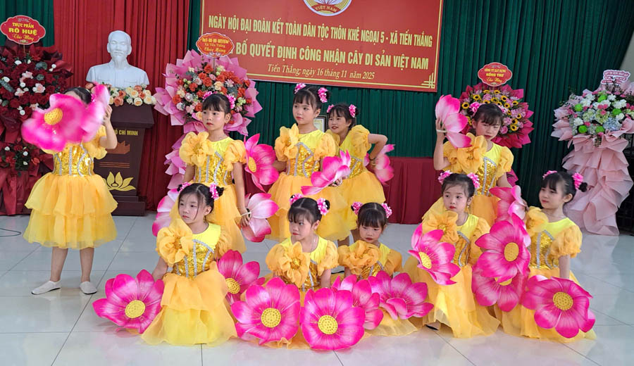 Ba[-]cây[-]Bồ[-]đề[-]ở[-]thôn[-]Khê[-]Ngoại[-]5[-]được[-]công[-]nhận[-]là[-]Cây[-]Di[-]sản[-]Việt[-]Nam