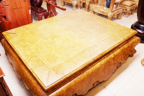 Sập[-]gỗ[-]này[-]được[-]định[-]giá[-]2[-]tỷ[-]đồng.[-]Ảnh:[-]VTC