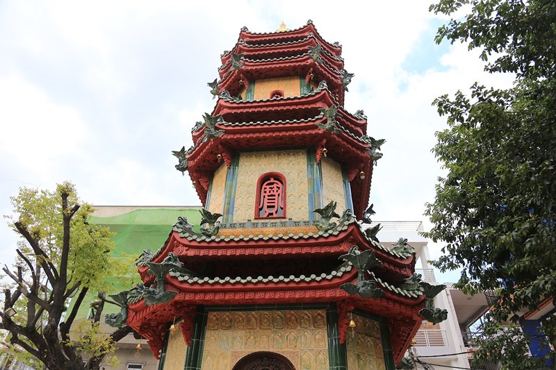 Cận[-]cảnh[-]ngôi[-]chùa[-]có[-]tháp[-]bằng[-]gốm[-]cao[-]nhất[-]Việt[-]Nam