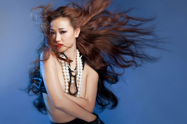 Ánh[-]mắt[-]người[-]đẹp[-]rất[-]biểu[-]cảm.