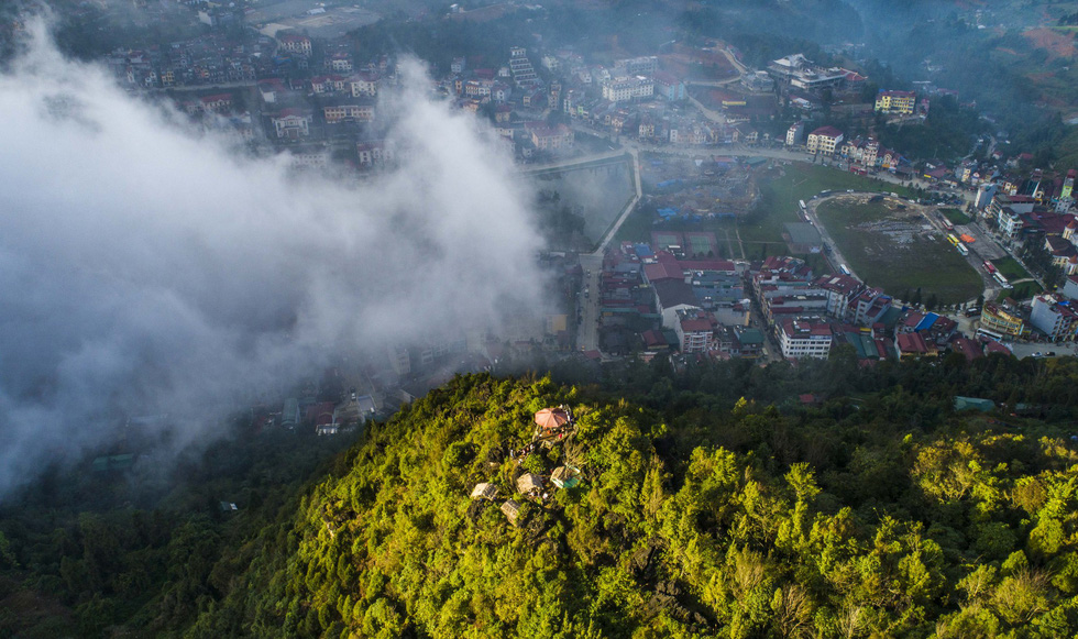 Đến[-]núi[-]Hàm[-]Rồng[-]săn[-]mây[-]luồn[-]Sa[-]Pa