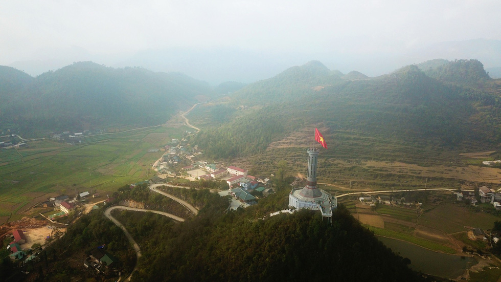 Phá[-]núi[-]xây[-]khu[-]du[-]lịch[-]tâm[-]linh[-]nơi[-]cột[-]cờ[-]Lũng[-]Cú