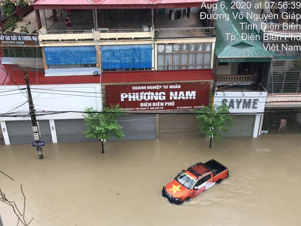 TP[-]Điện[-]Biên[-]Phủ[-]ngập[-]như[-]sông[-]sau[-]mưa[-]lớn