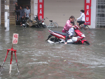 Hải[-]Phòng[-]sáng[-]nay,[-]29/10,[-]ngập[-]chìm[-]trong[-]nước...