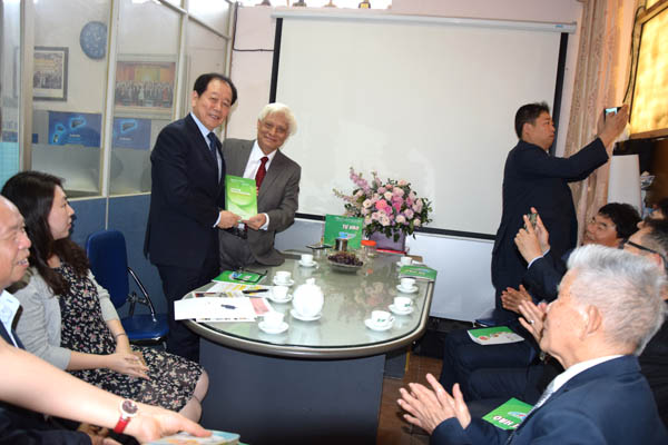 Tổ[-]chức[-]HEF[-]của[-]Hàn[-]Quốc[-]tham[-]gia[-]các[-]hoạt[-]động[-]của[-]VACNE