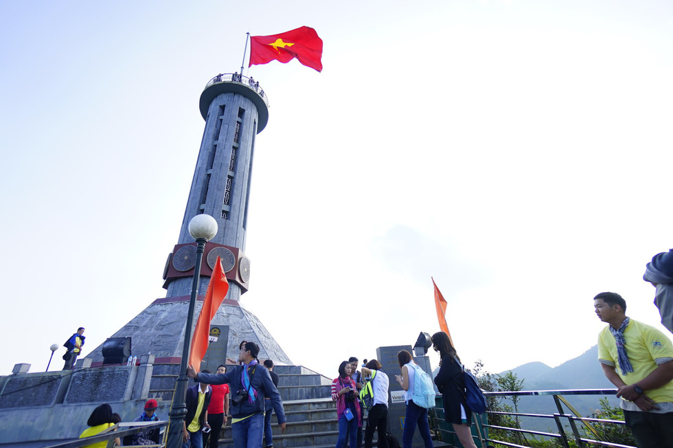 Phá[-]núi[-]xây[-]khu[-]du[-]lịch[-]tâm[-]linh[-]nơi[-]cột[-]cờ[-]Lũng[-]Cú