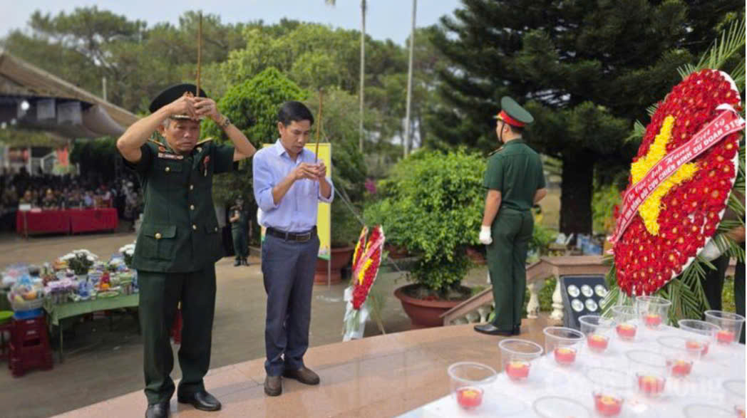 Th&agrave;nh[-]k&iacute;nh[-]tổ[-]chức[-]lễ[-]tưởng[-]niệm,[-]tri[-]&acirc;n[-]c&aacute;c[-]anh[-]h&ugrave;ng[-]liệt[-]sĩ[-]tại[-]Gia[-]Lai