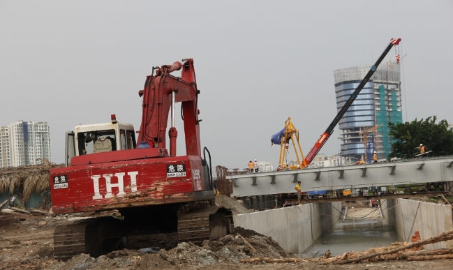 Đại[-]Quang[-]Minh[-]làm[-]4[-]tuyến[-]đường[-]"dát[-]vàng",[-]đổi[-]lấy[-]79ha[-]"đất[-]kim[-]cương"