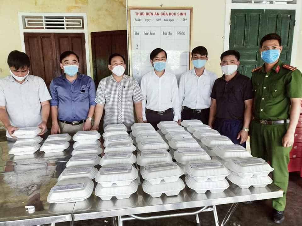 Thượng[-]úy[-]Hoàng[-]Văn[-]Bé,[-]người[-]cán[-]bộ[-]Đoàn[-]“Miệng[-]nói,[-]tay[-]làm”