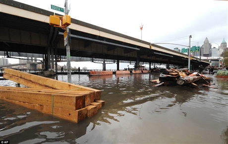 Đường[-]sá,[-]cầu[-]cống[-]hư[-]hại[-]nghiêm[-]trọng