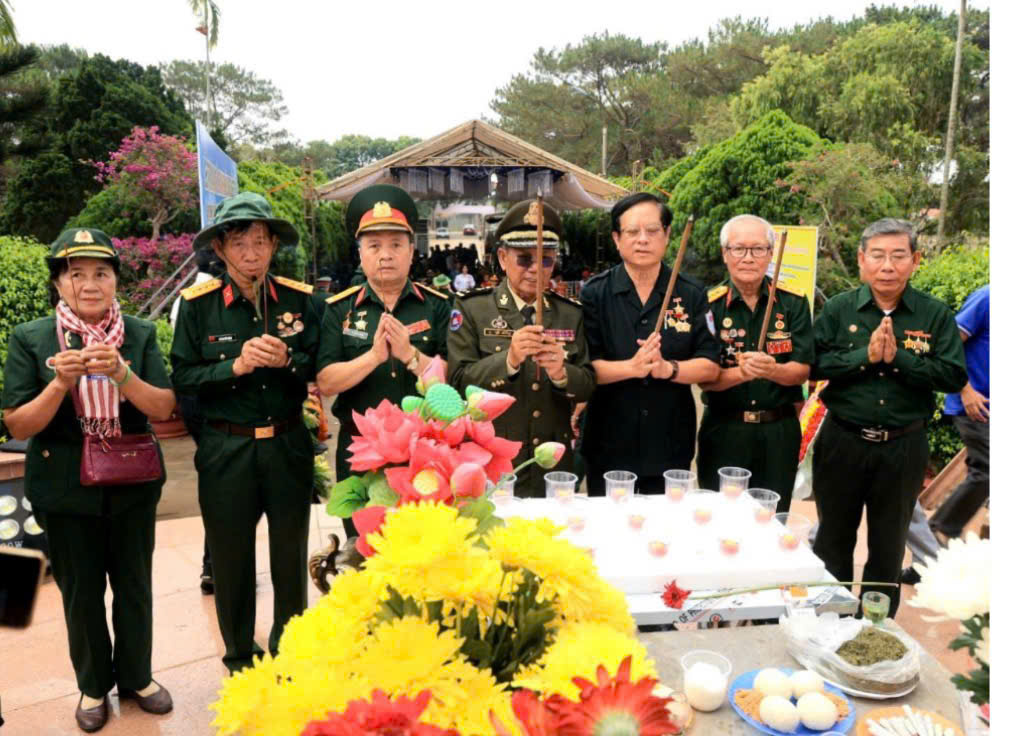 Th&agrave;nh[-]k&iacute;nh[-]tổ[-]chức[-]lễ[-]tưởng[-]niệm,[-]tri[-]&acirc;n[-]c&aacute;c[-]anh[-]h&ugrave;ng[-]liệt[-]sĩ[-]tại[-]Gia[-]Lai