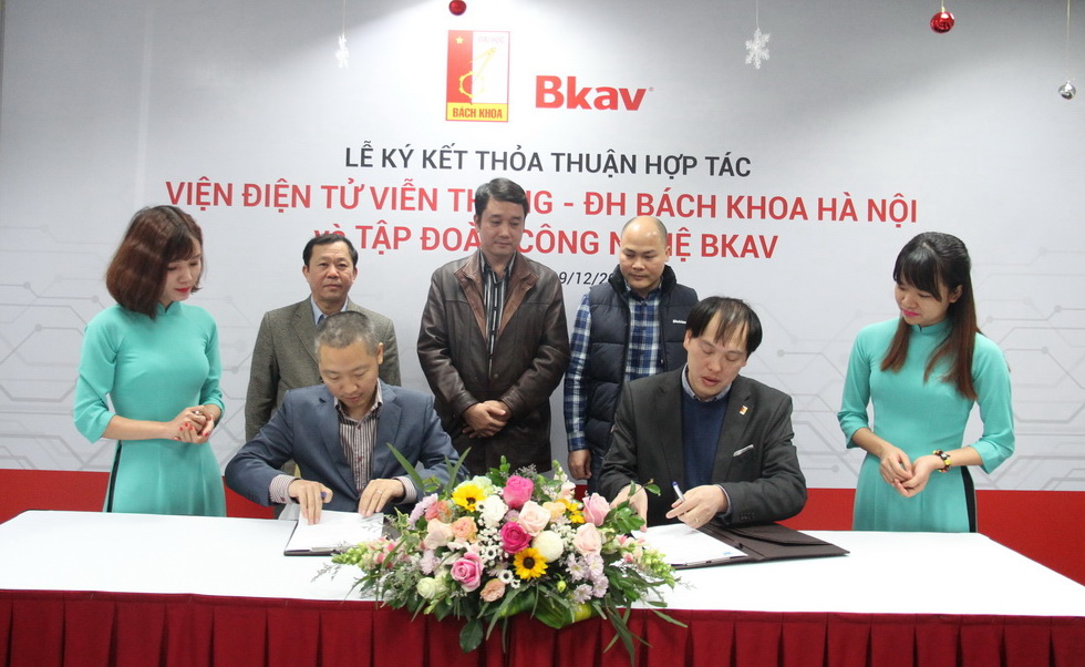 Bkav[-]và[-]Đại[-]học[-]Bách[-]Khoa[-]Hà[-]Nội[-]ký[-]thỏa[-]thuận[-]phát[-]triển[-]khoa[-]học[-]công[-]nghệ[-]