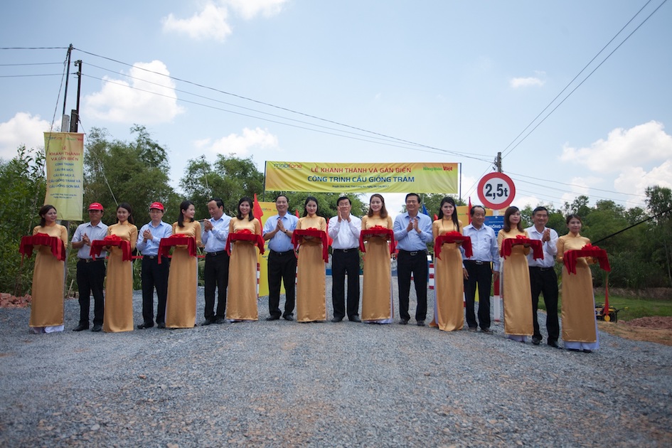 Khánh[-]thành[-]4[-]cây[-]cầu[-]do[-]MobiFone[-]tài[-]trợ[-]tại[-]Long[-]An