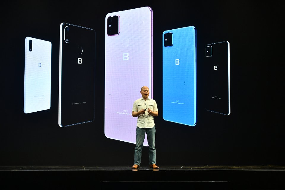 Bphone[-]B86[-]-[-]smartphone[-]đầu[-]tiên[-]không[-]phím[-]bấm,[-]mang[-]đến[-]những[-]trải[-]nghiệm[-]không[-]giới[-]hạn