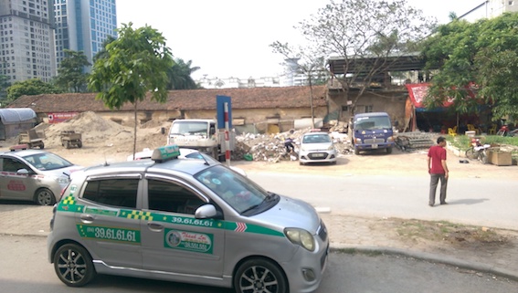 Ô[-]nhiễm[-]môi[-]trường[-]do[-]bãi[-]tập[-]kết[-]vật[-]liệu[-]rác[-]thải[-]tại[-]ngõ[-]84[-]chùa[-]Láng,[-]Đống[-]Đa,[-]Hà[-]Nội