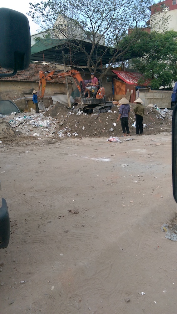 Ô[-]nhiễm[-]môi[-]trường[-]do[-]bãi[-]tập[-]kết[-]vật[-]liệu[-]rác[-]thải[-]tại[-]ngõ[-]84[-]chùa[-]Láng,[-]Đống[-]Đa,[-]Hà[-]Nội