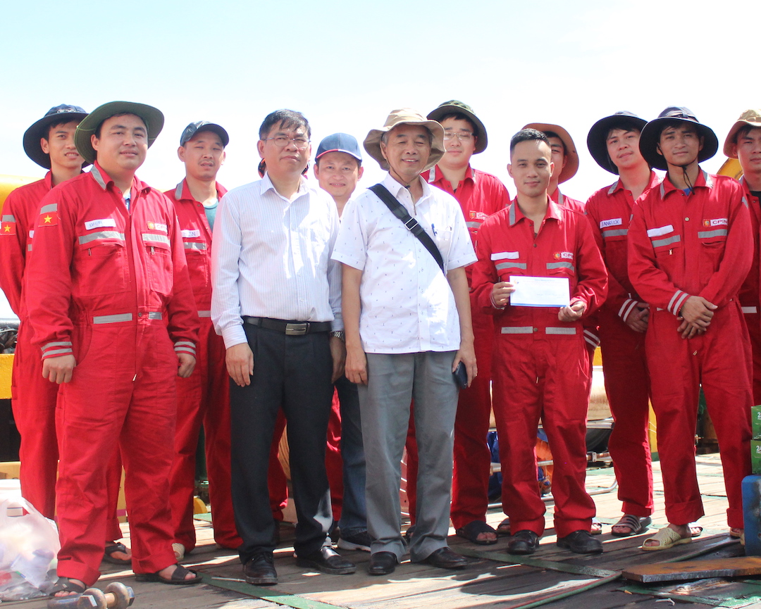 Người[-]giữ[-]lửa[-]đam[-]mê[-]với[-]nghề[-]điều[-]tra[-]tài[-]nguyên[-]môi[-]trường[-]biển