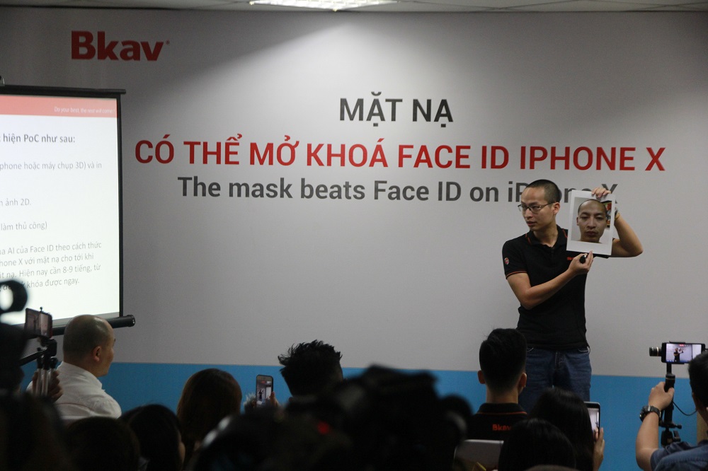 Mặt[-]nạ[-]có[-]thể[-]mở[-]khóa[-]Face[-]ID[-]iPhone[-]X