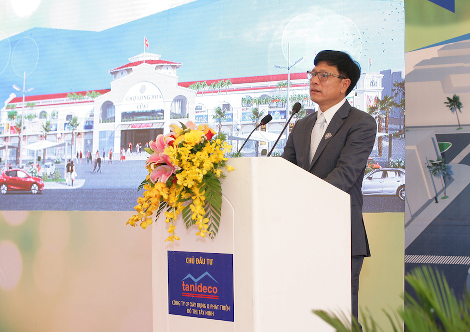 [-]Khởi[-]công[-]xây[-]dựng[-]Trung[-]tâm[-]thương[-]mại[-]Long[-]Hoa