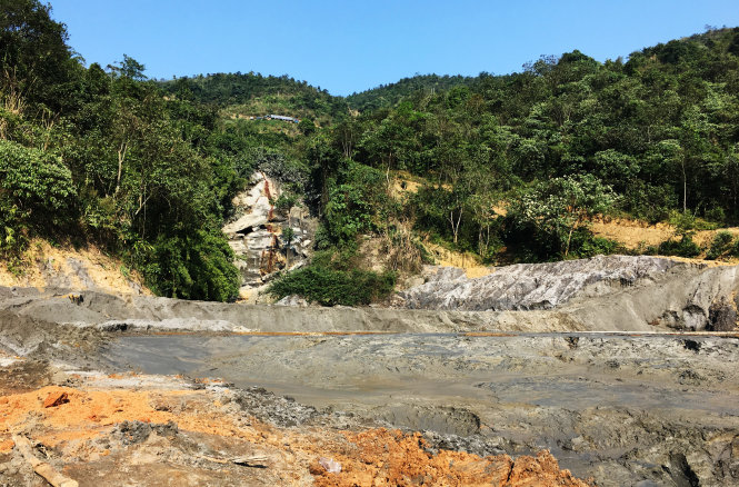 [-]​Lấy[-]mẫu[-]ph&acirc;n[-]t&iacute;ch[-]&ocirc;[-]nhiễm[-]sau[-]sự[-]cố[-]đập[-]chứa[-]b&ugrave;n[-]thải