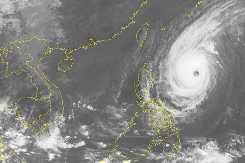 Siêu[-]bão[-]Yutu[-]giật[-]trên[-]cấp[-]17[-]đang[-]tiến[-]về[-]Biển[-]Đông