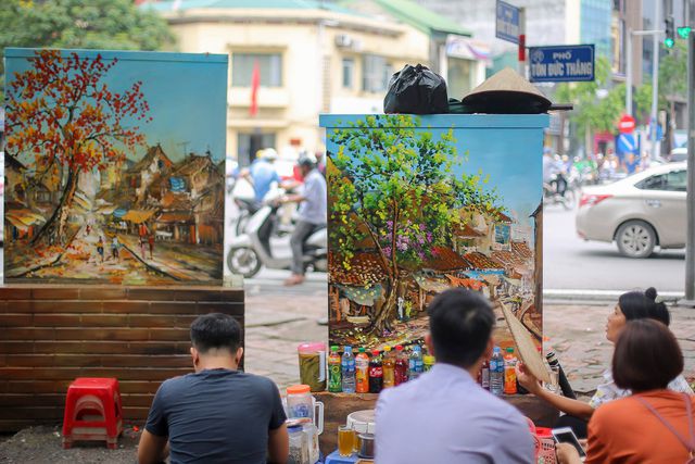 Bốt[-]điện[-]ở[-]Hà[-]Nội[-]"biến[-]hình"[-]đẹp[-]như[-]tranh