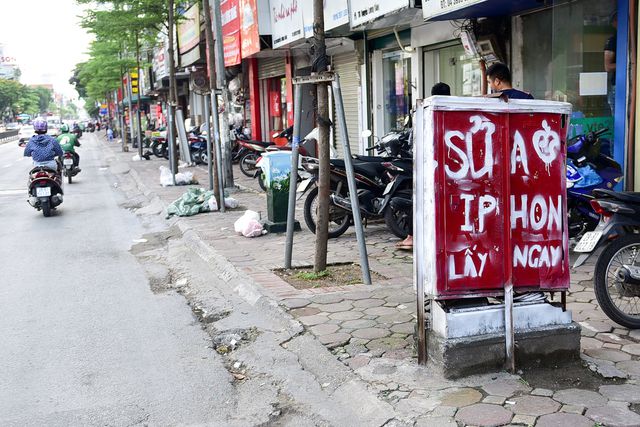 Bốt[-]điện[-]ở[-]Hà[-]Nội[-]"biến[-]hình"[-]đẹp[-]như[-]tranh