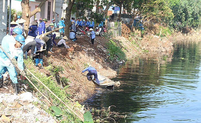 Chung[-]tay[-]làm[-]"sống[-]lại"[-]sông[-]Cầu[-]Bây,[-]Hà[-]Nội
