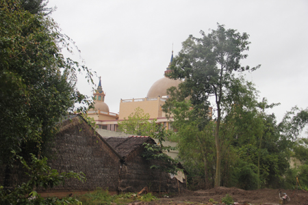 Khu[-]dinh[-]thự[-]-[-]nơi[-]mất[-]sừng[-]tê[-]giác[-]của[-]ông[-]Trầm[-]Bê[-]nằm[-]giữa[-]vùng[-]quê[-]nghèo.