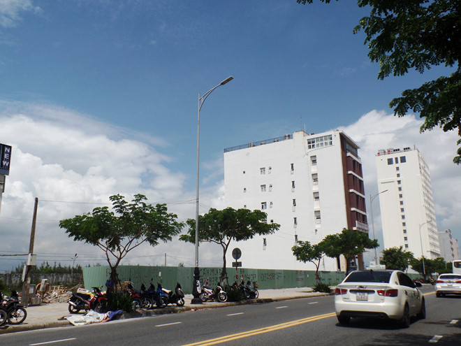 Người[-]Trung[-]Quốc[-]"núp[-]bóng"[-]mua[-]đất[-]trọng[-]yếu:[-]Bộ[-]trưởng[-]chưa[-]làm[-]hết[-]trách[-]nhiệm